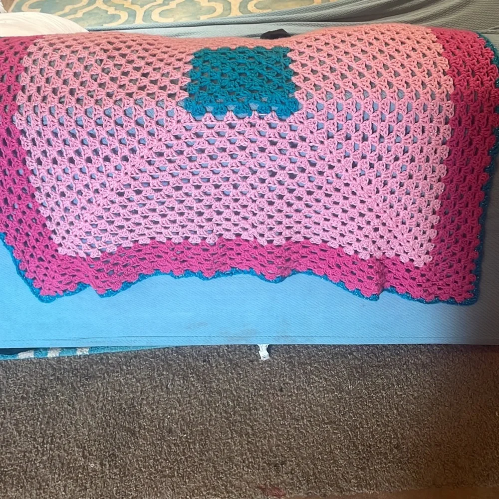 Handmade Crochet Blanket!   Sizs 38x38